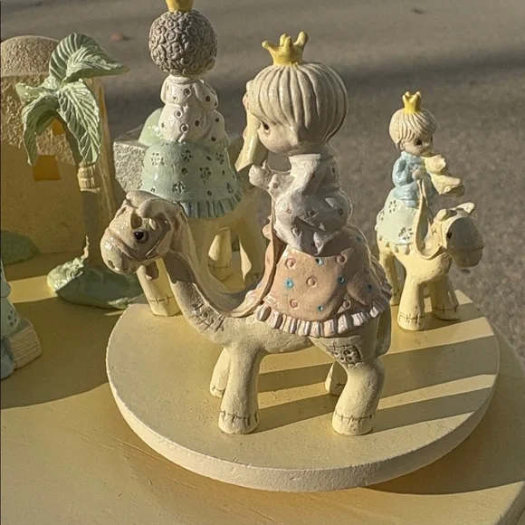 Precious moments nativity lighted action musical "Flight into into Egypt" Ensco - Picture 7 of 17